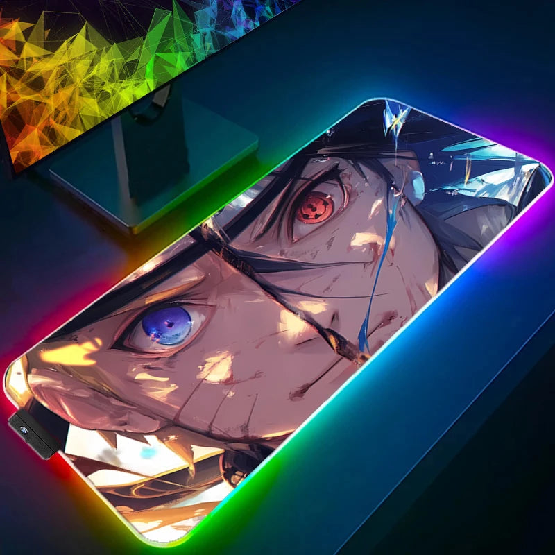 
Nome file:
Tappetino_RGB_Naruto_e_Sasuke_Volti.webp

Testo alternativo:
Un tappetino per mouse da gaming RGB con un'illustrazione che divide la superficie in due parti, ognuna con il volto di un personaggio di Naruto. La parte superiore mostra il volto di Sasuke Uchiha con l'occhio rosso dello Sharingan, mentre quella inferiore mostra il volto di Naruto Uzumaki con l'occhio blu. I bordi del tappetino sono illuminati da una luce arcobaleno.