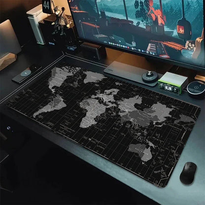 Tappetino per mouse XXL da 40x90cm con stampa dettagliata di una mappa del mondo, perfetto per postazioni gaming e per l'ufficio, con una superficie antiscivolo.
